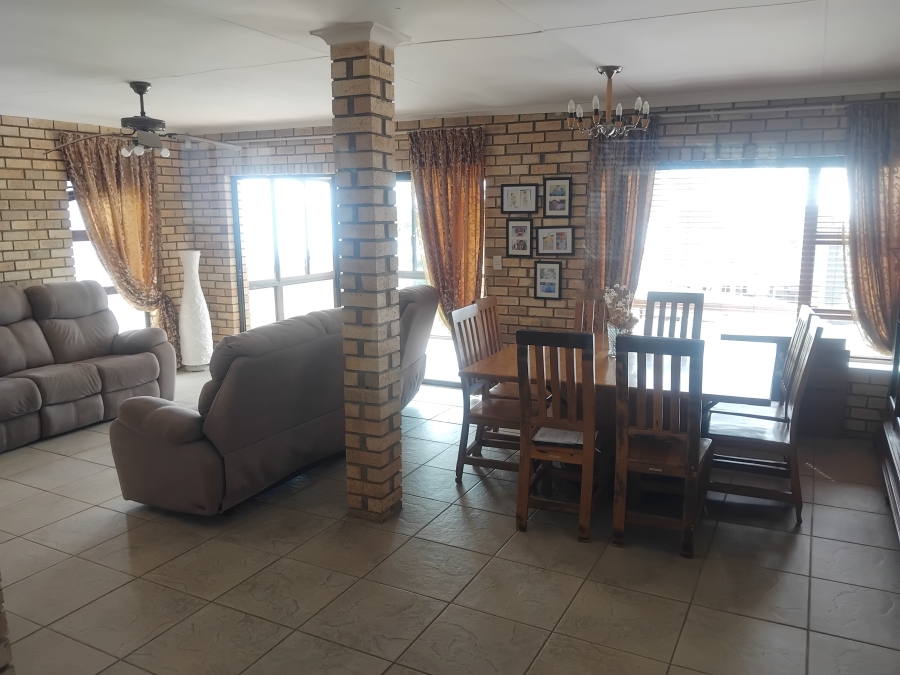 6 Bedroom Property for Sale in Wavecrest Eastern Cape